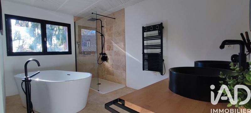 Maison - 229 m² - 7 pièces