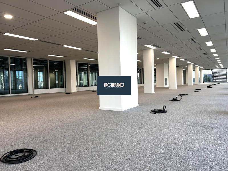 Bureau - 749 m² - 1 pièce