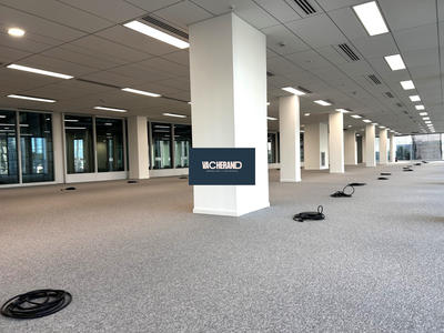 Bureau - 749 m² - 1 pièce
