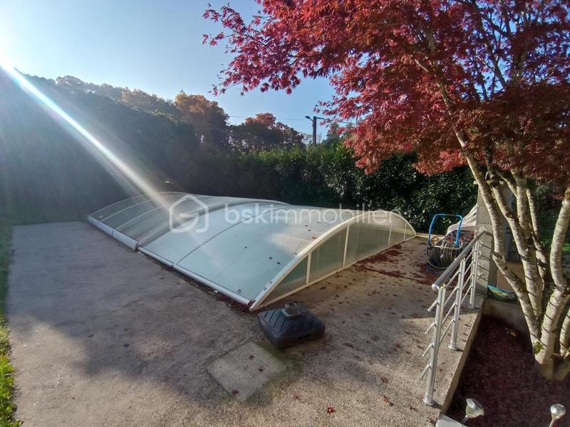 Maison - 230 m² - 6 pièces