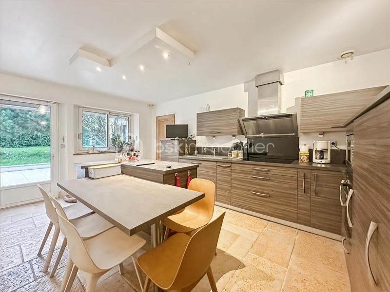 Demeure - 264 m² - 8 pièces