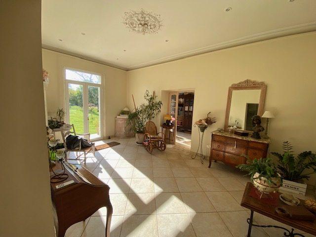 Maison - 400 m² - 10 pièces