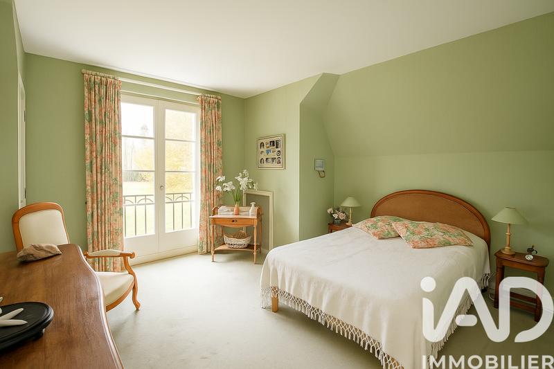 Maison - 468 m² - 12 pièces