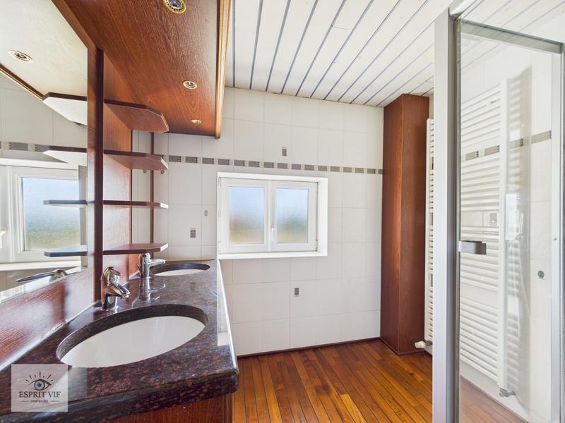 Maison - 194 m² - 6 pièces