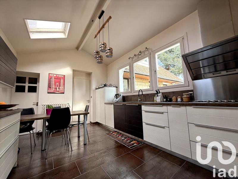 Maison - 255 m² - 10 pièces