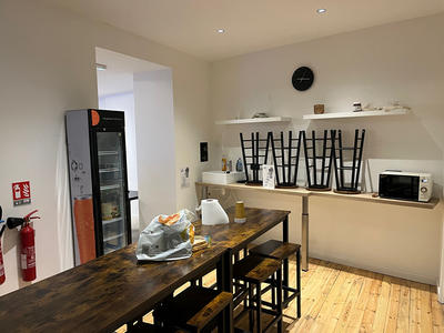 Local d'activités - 150 m² - 5 pièces