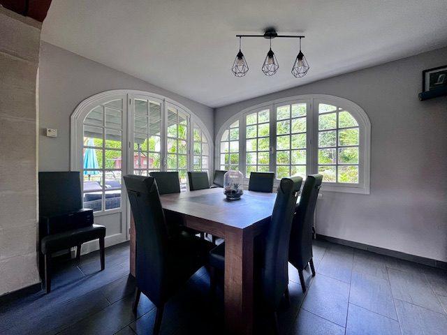 Maison - 200 m² - 7 pièces