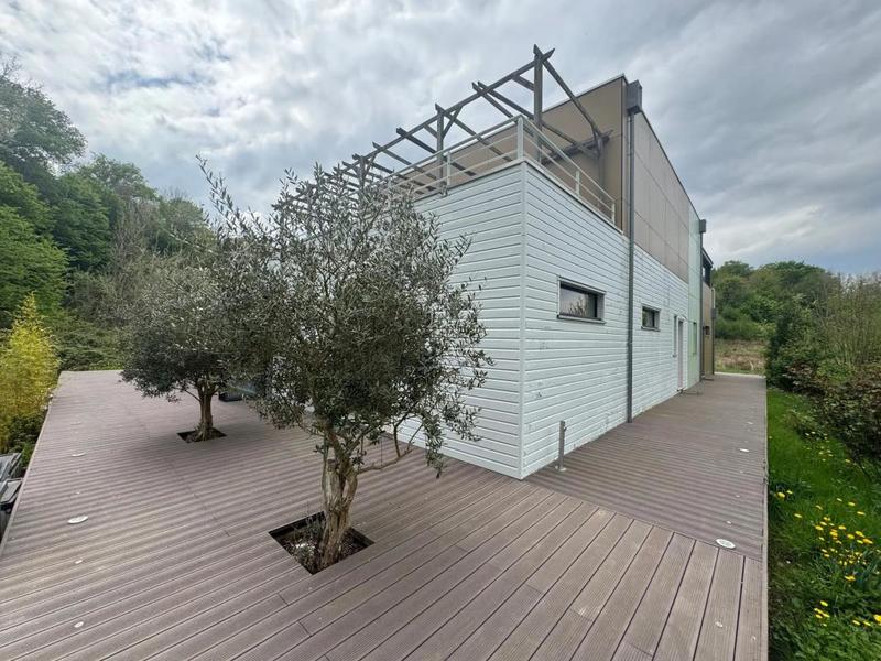 Maison - 210 m² - 7 pièces