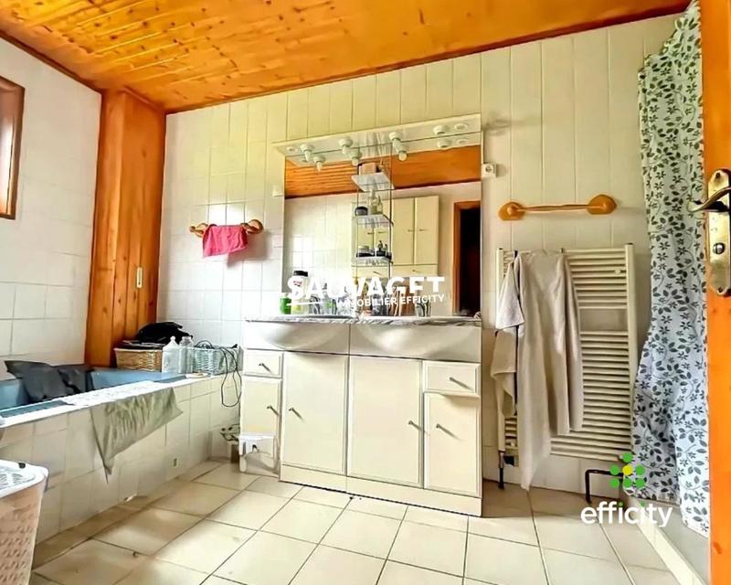 Maison - 320 m² - 11 pièces