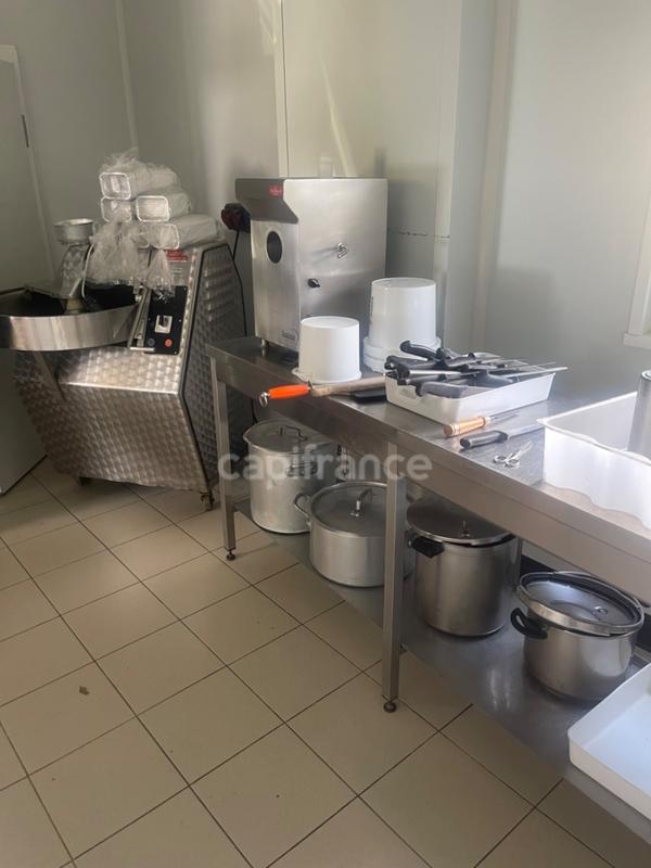 Local artisanal - 100 m² - 2 pièces