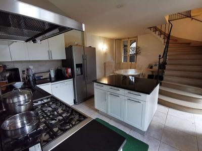 Appartement - 232 m² - 7 pièces