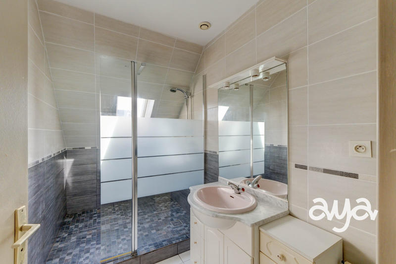 Maison - 177 m² - 6 pièces