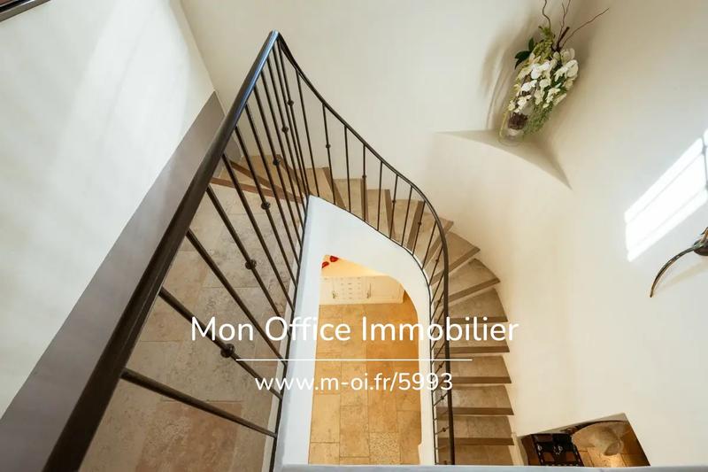 Propriété - 250 m² - 9 pièces