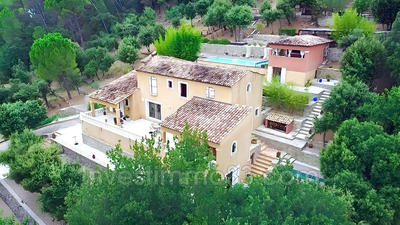 Propriété - 236 m² - 9 pièces