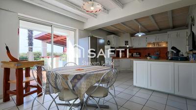 Maison - 250 m² - 8 pièces