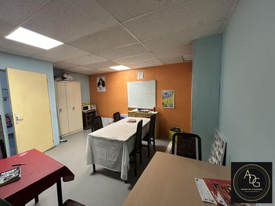 Local d'activités - 100 m² - 4 pièces