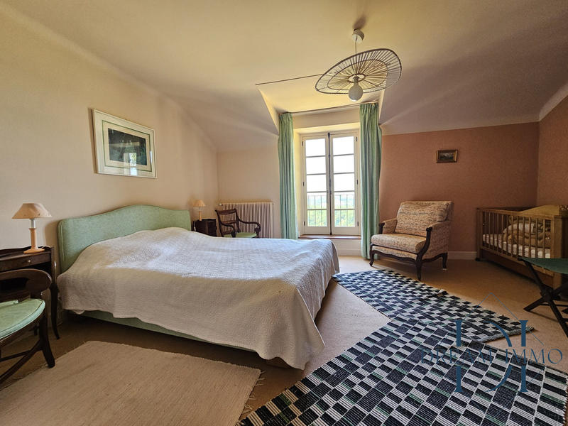 Maison - 420 m² - 11 pièces