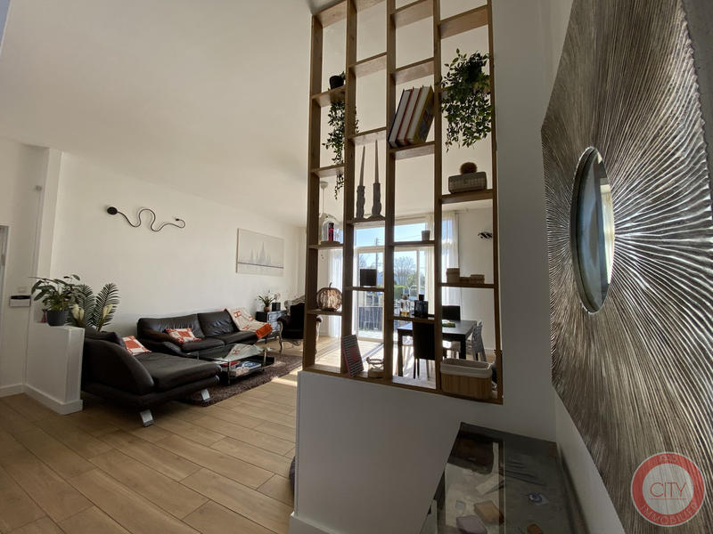 Maison traditionnelle - 223 m² - 9 pièces