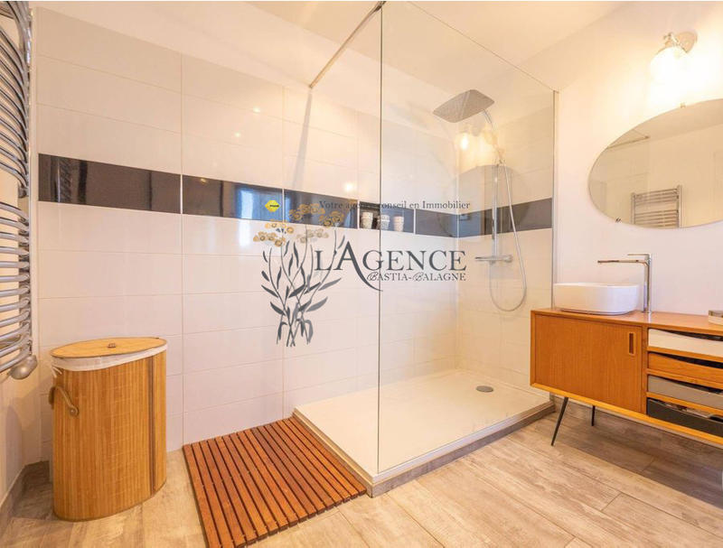 Maison - 271 m² - 9 pièces