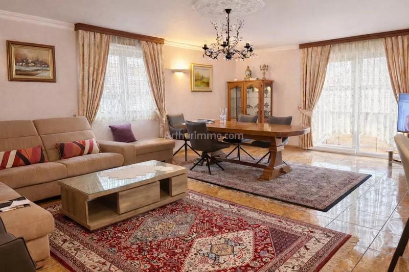 Maison - 235 m² - 10 pièces