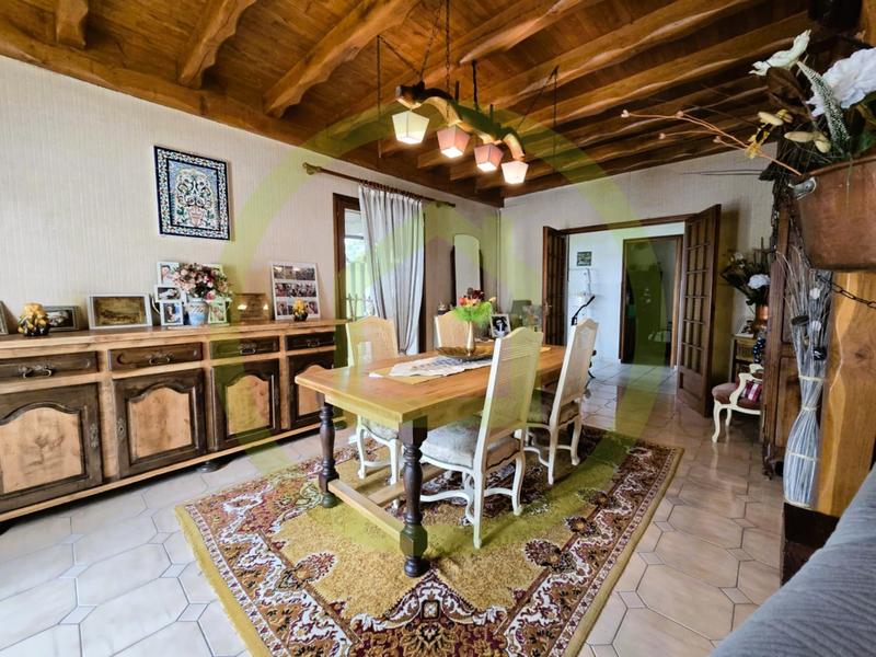 Maison - 232 m² - 9 pièces