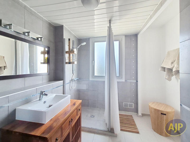 Appartement - 80 m² - 4 pièces