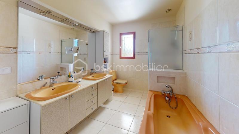 Maison - 181 m² - 7 pièces