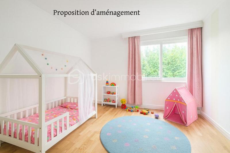 Demeure - 250 m² - 11 pièces