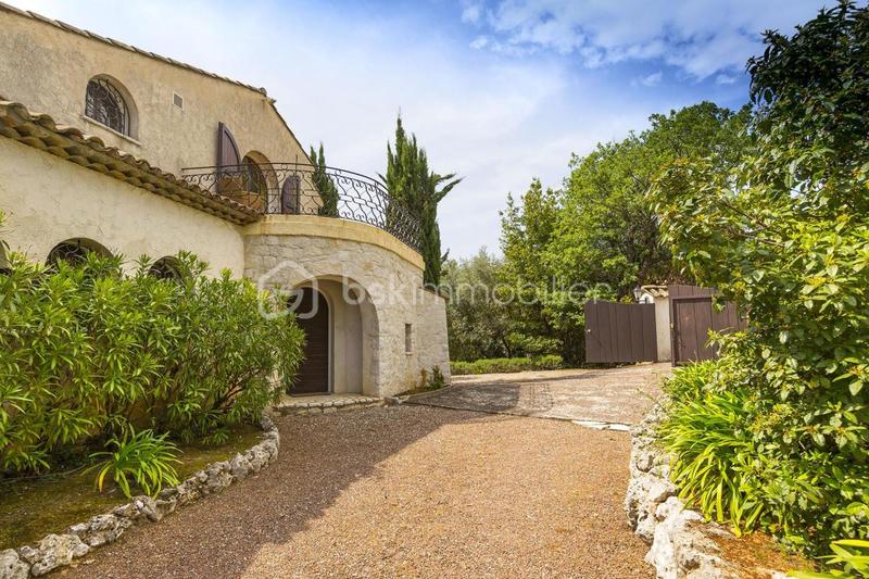 Villa - 187 m² - 6 pièces