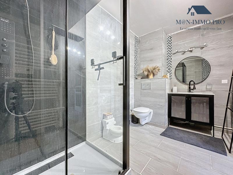 Maison traditionnelle - 205 m² - 6 pièces