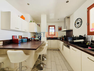 Maison - 182 m² - 9 pièces