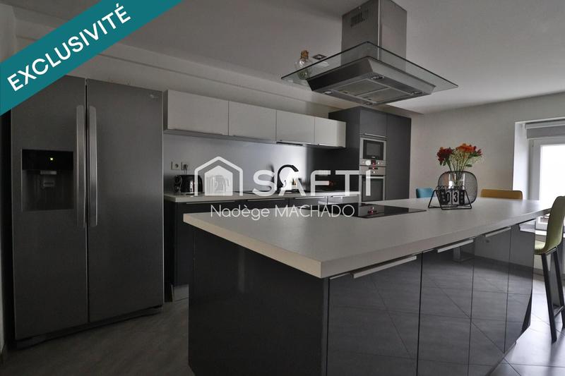 Maison - 219 m² - 9 pièces