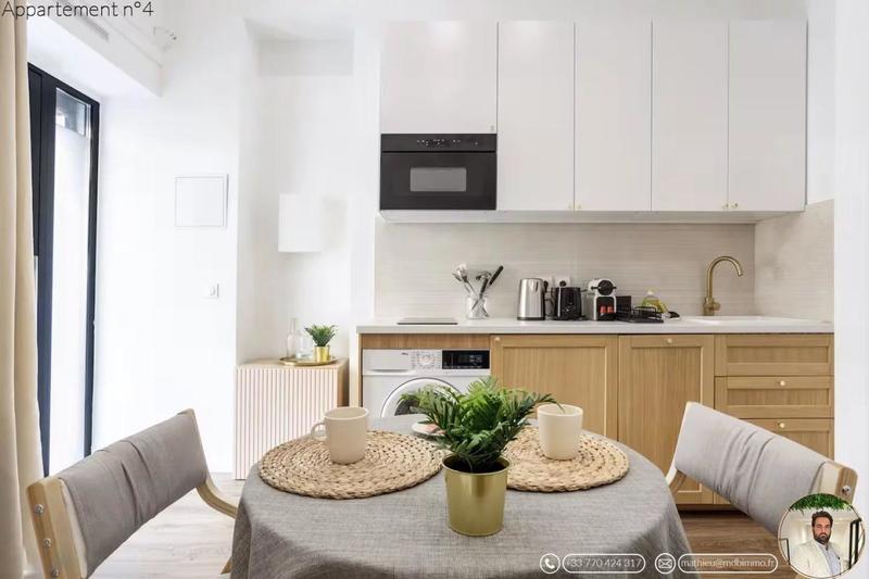 Studio - 100 m² - 9 pièces