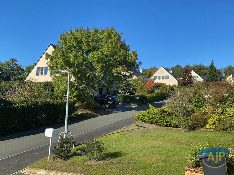 Maison - 161 m² - 8 pièces