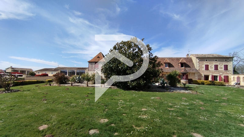 Maison - 650 m² - 17 pièces