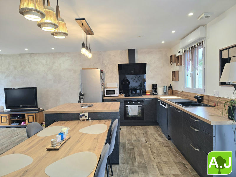 Maison traditionnelle - 90 m² - 5 pièces