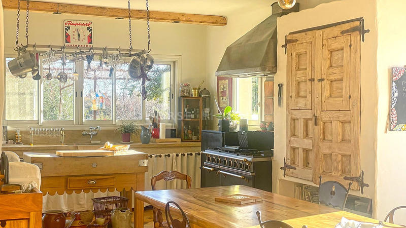 Mas - 300 m² - 9 pièces