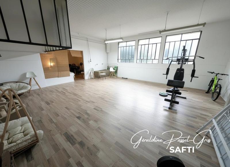 Maison - 220 m² - 8 pièces