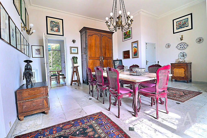 Demeure - 250 m² - 8 pièces