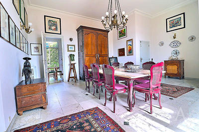 Demeure - 250 m² - 8 pièces