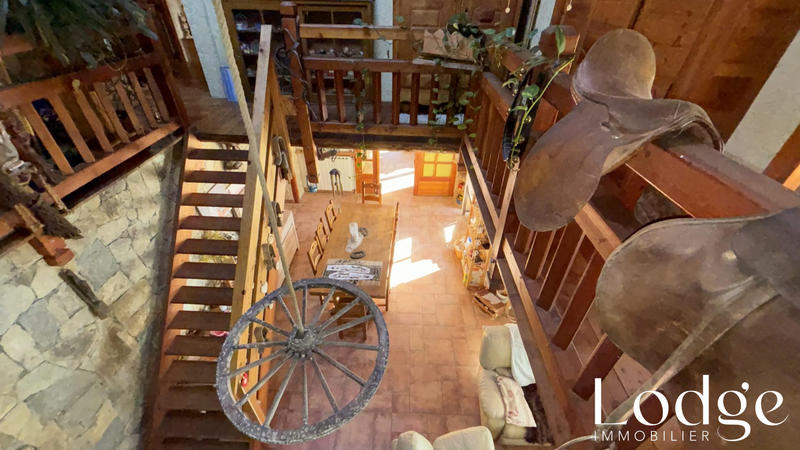 Maison - 320 m² - 8 pièces