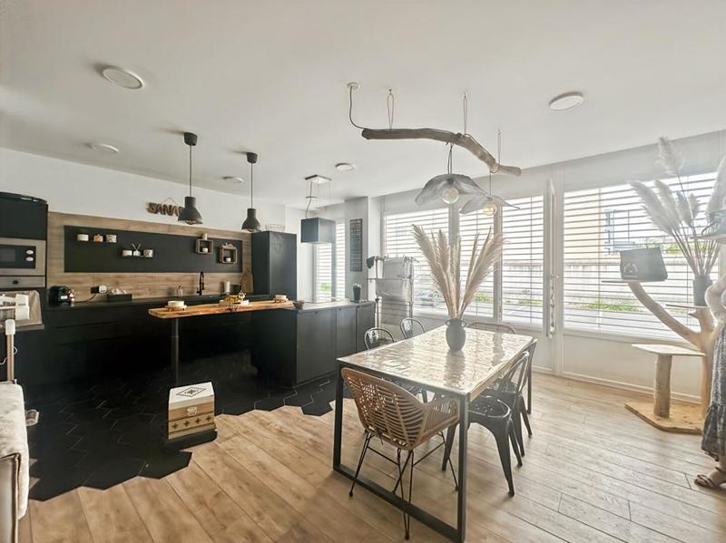 Loft - 100 m² - 4 pièces