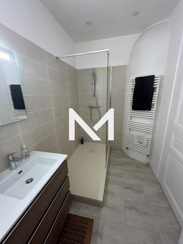 Appartement - 244 m² - 7 pièces