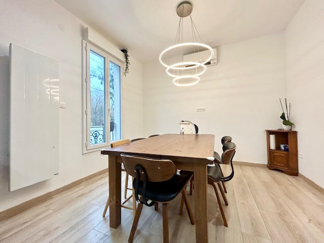 Maison - 214 m² - 7 pièces