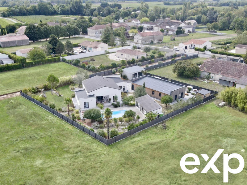 Villa - 187 m² - 13 pièces