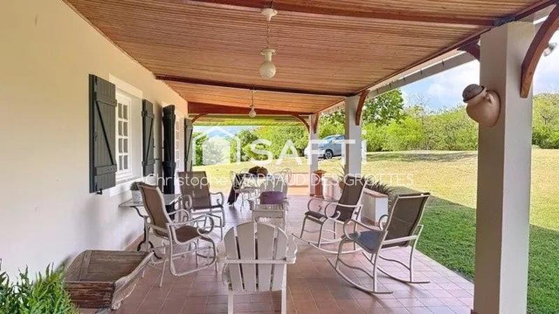 Maison - 221 m² - 7 pièces