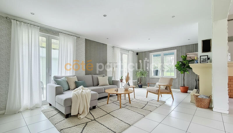 Maison - 206 m² - 9 pièces