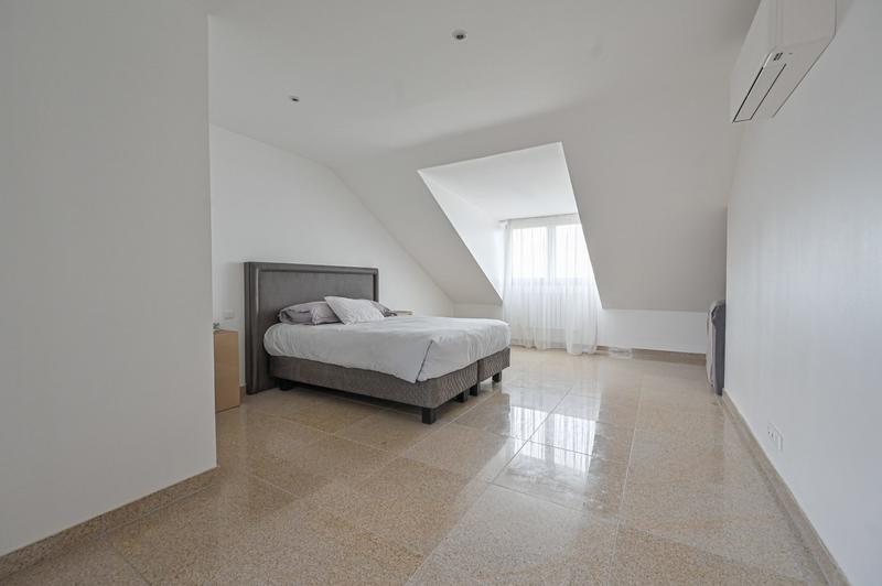 Maison contemporaine - 276 m² - 7 pièces