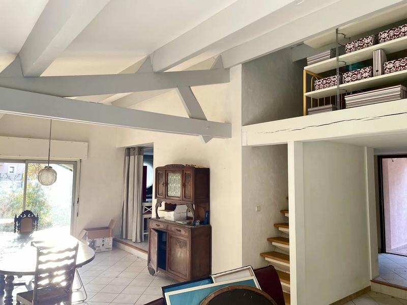 Maison - 230 m² - 8 pièces