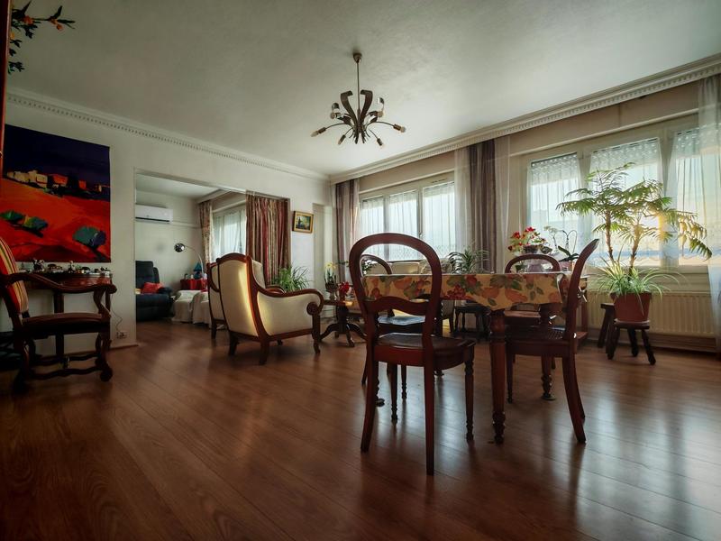 Appartement - 104 m² - 5 pièces